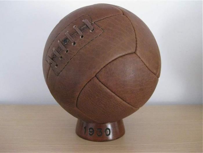 Bal�n de futbol 1930